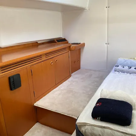 Botel Catamaran Yattatil *