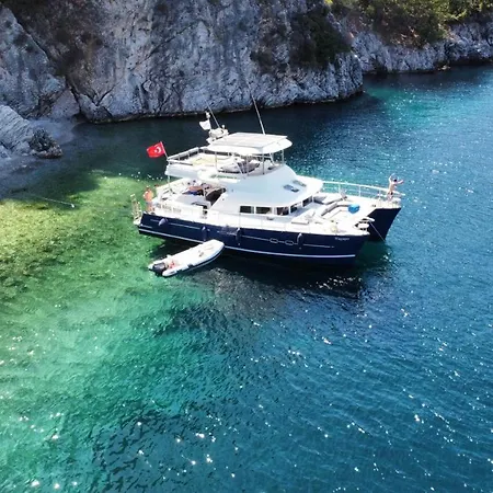 Botel Catamaran Yattatil